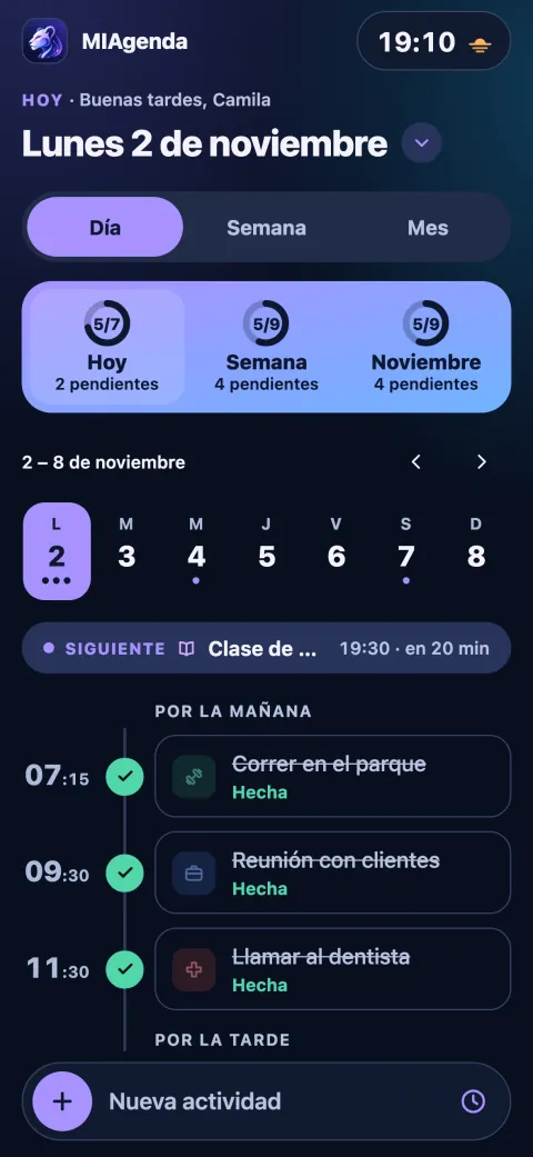 MIAgenda en un iPhone, de noche: el día con cinco actividades hechas y la siguiente, Clase de guitarra, en 20 minutos.